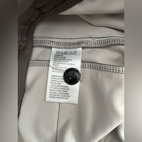 3/$30 _ URBAN OUTFITTERS | NWOT Your  Neighbors Pleated Cropped grey -Medium‌ - Picture 9 of 9